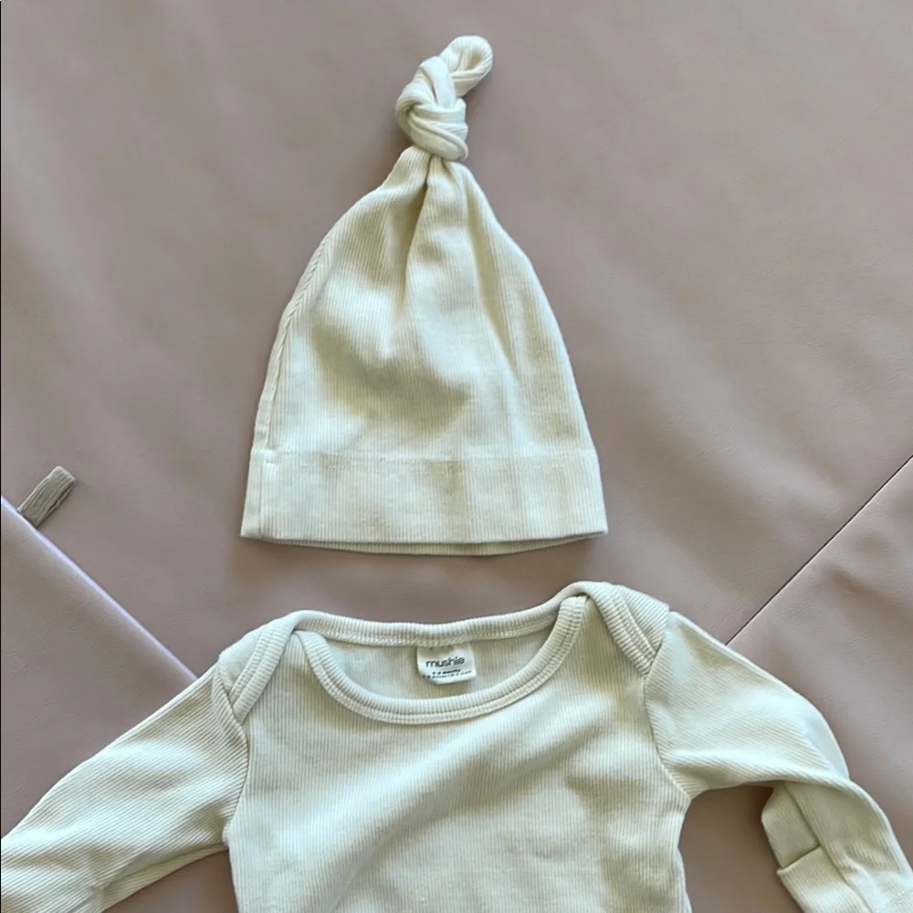 Mushie Knotted Gown with Hat 0-3 months ivory - Picture 4 of 4